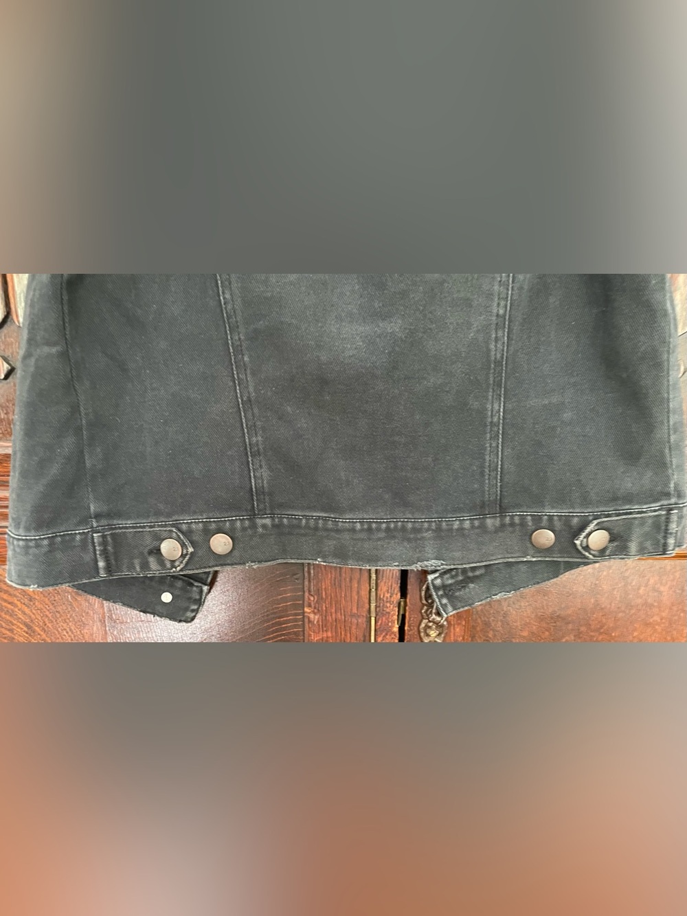Vintage 2.1 Gray Denim Collared Distressed Cropped Vest Size L - Picture 7 of 8